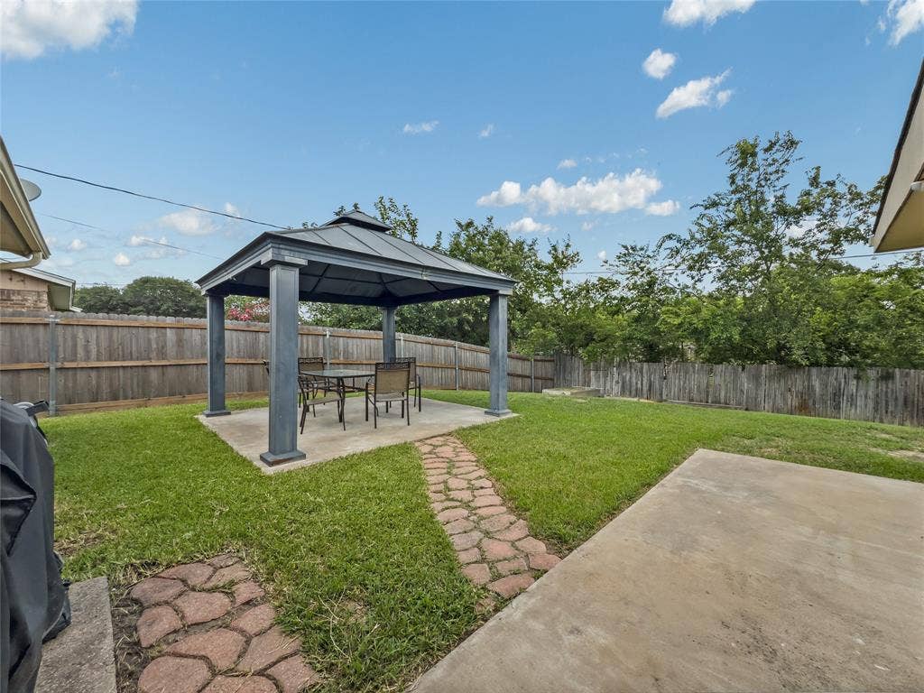 6412 Storm Drive, Watauga, TX 76148 Great eating space for a barbeque!