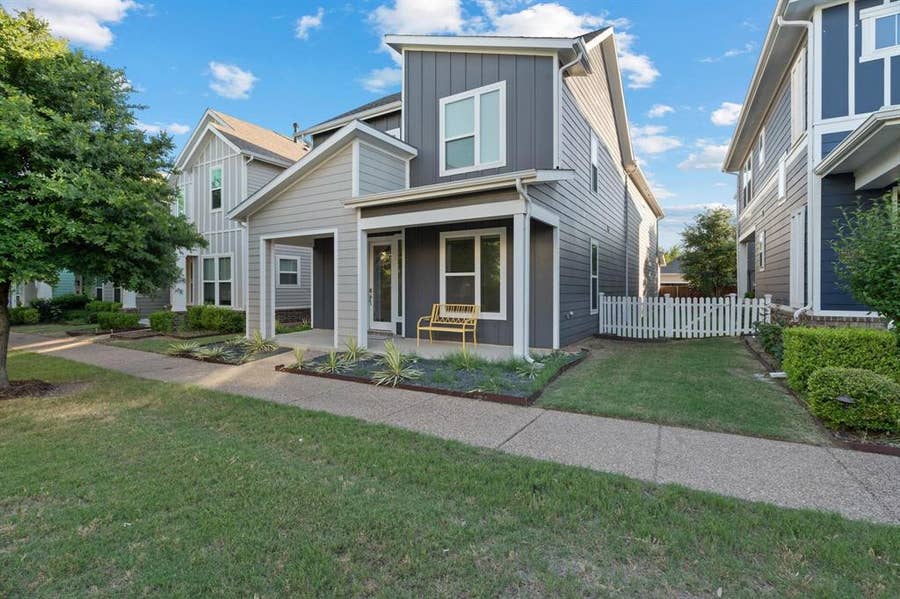 Property photo for 3710 Prague Mews, Dallas, TX