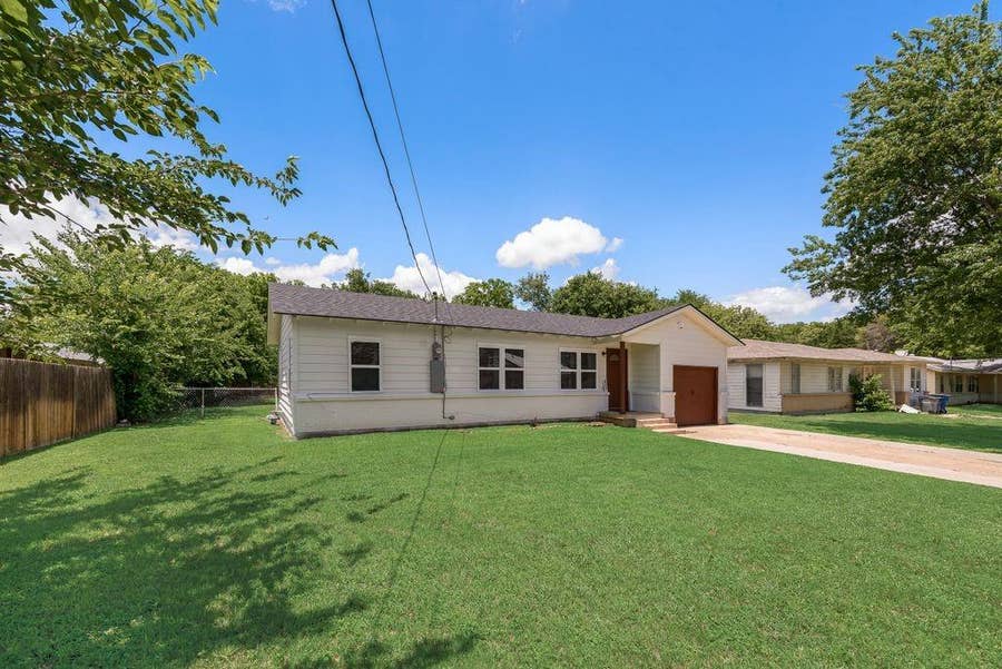 Property photo for 827 Taylor Street, Lancaster, TX