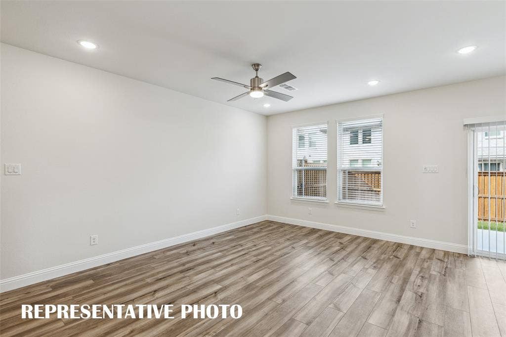 3725 Pierce Lane, Grand Prairie, TX 75052 The entire family will enjoy this light filled family room. REPRESENTATIVE PHOTO