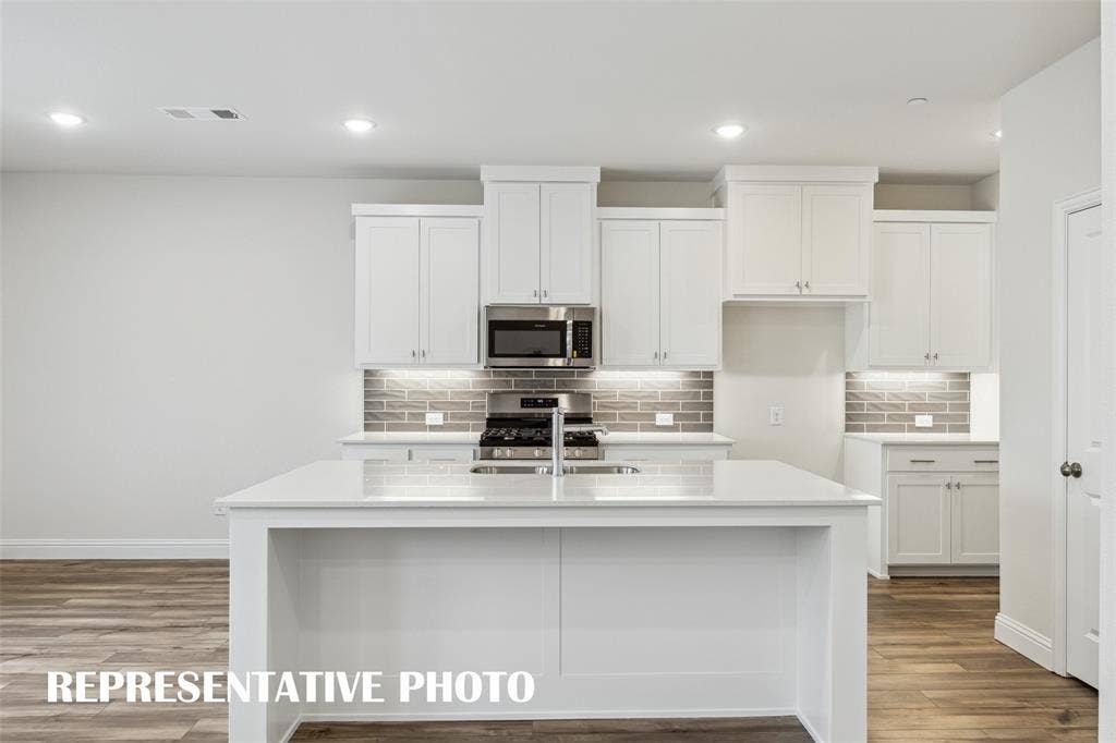 3725 Pierce Lane, Grand Prairie, TX 75052 The spacious island is the hub of your new kitchen and the perfect place for friends and family to gather round! REPRESENTATIVE PHOTO