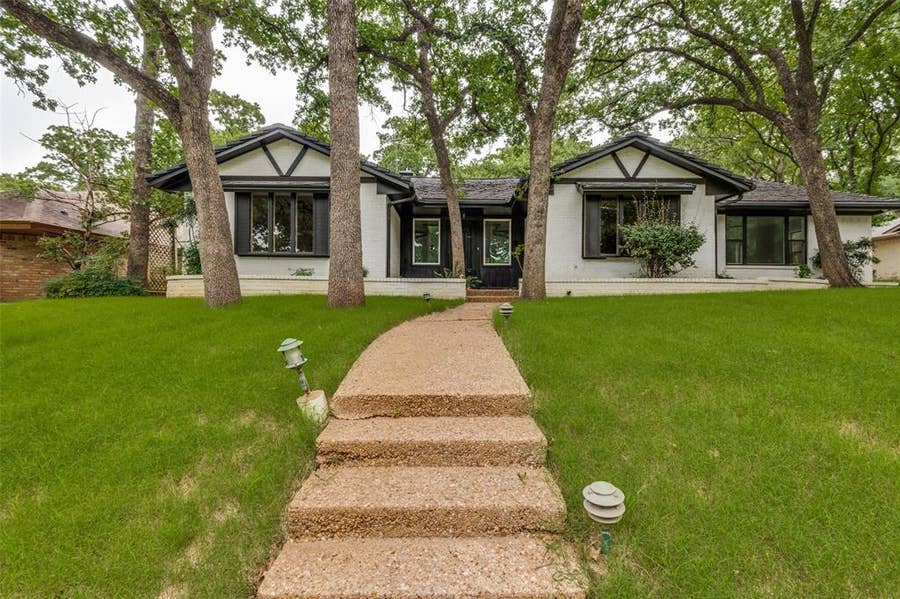 Property photo for 2117 Franklin Drive, Arlington, TX