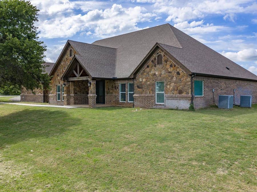 Property photo for 910 County Road 1111, Decatur, TX
