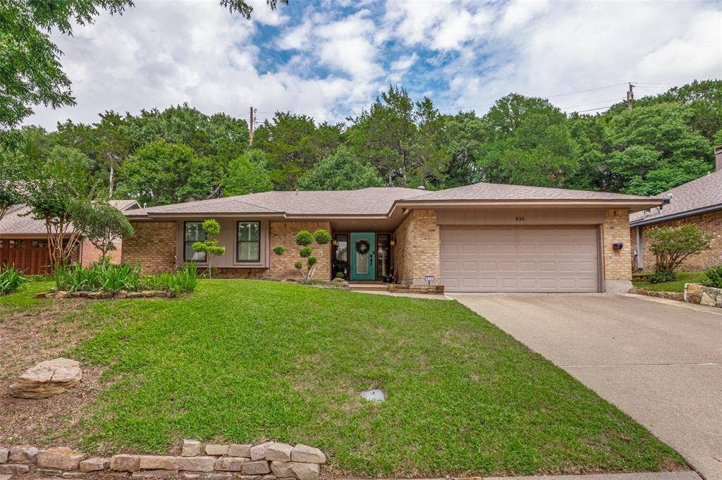 826 Cherlynne Drive, Cedar Hill, TX 75104 Welcome Home!