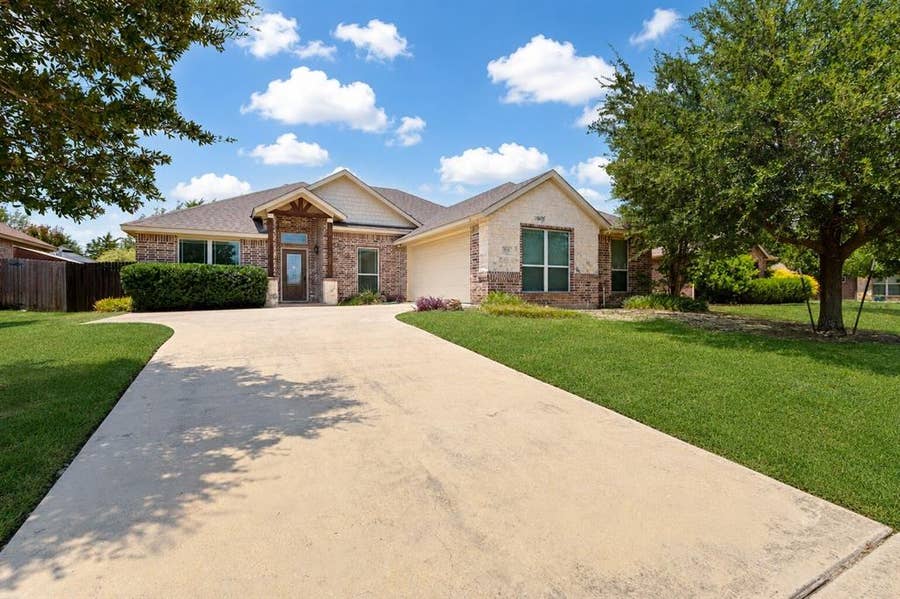 Property photo for 215 Newcastle Street, Waxahachie, TX