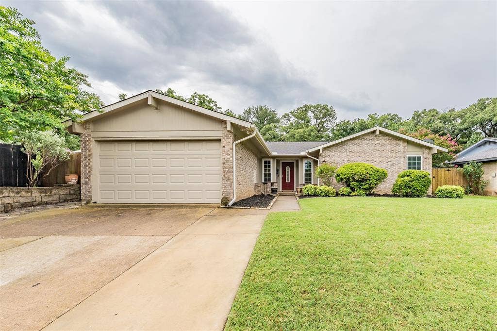 303 Shelmar Drive, Euless, TX 76039 303 Shelmar Drive, Euless, TX 76039