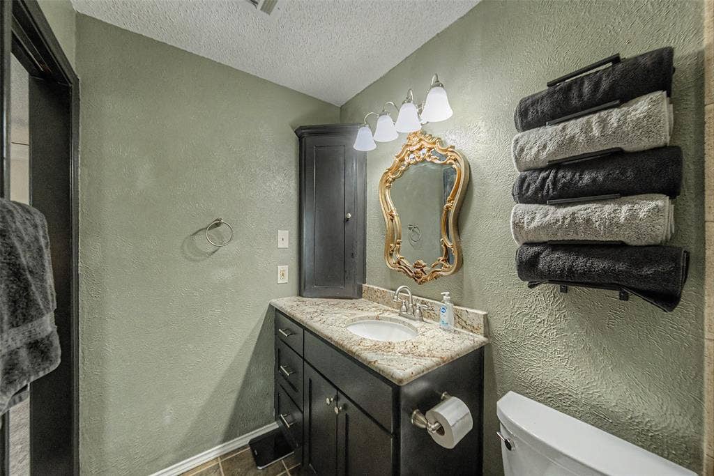 303 Shelmar Drive, Euless, TX 76039 303 Shelmar Drive, Euless, TX 76039