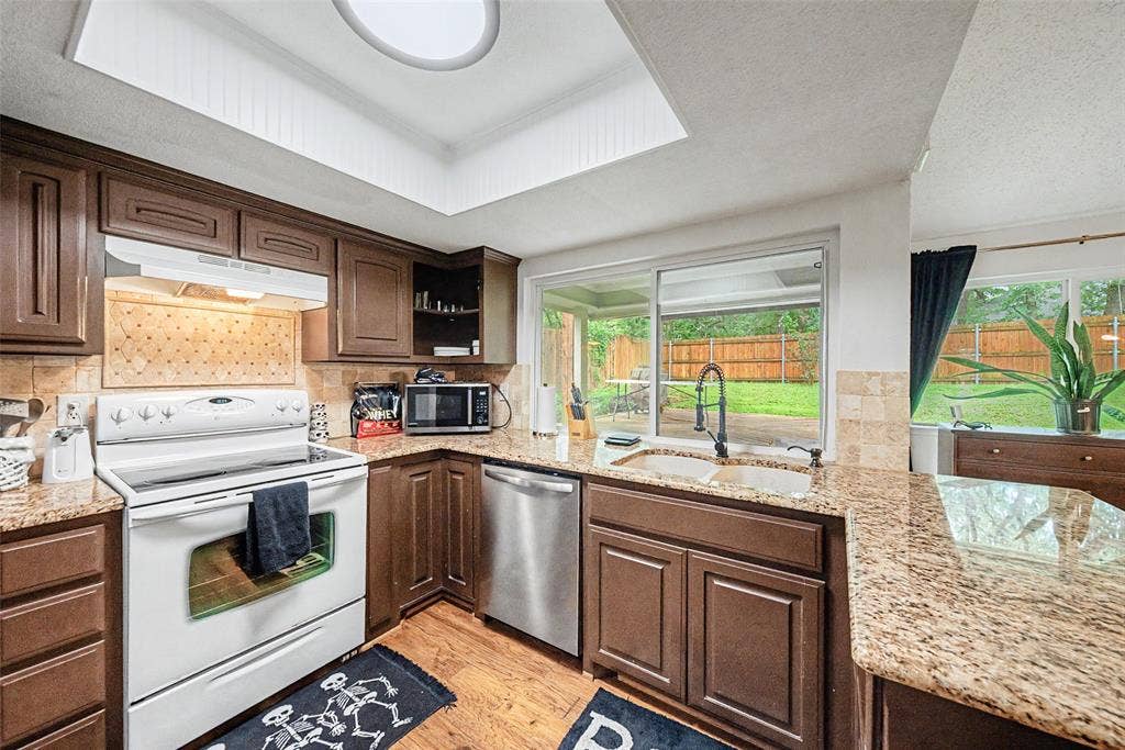 303 Shelmar Drive, Euless, TX 76039 303 Shelmar Drive, Euless, TX 76039