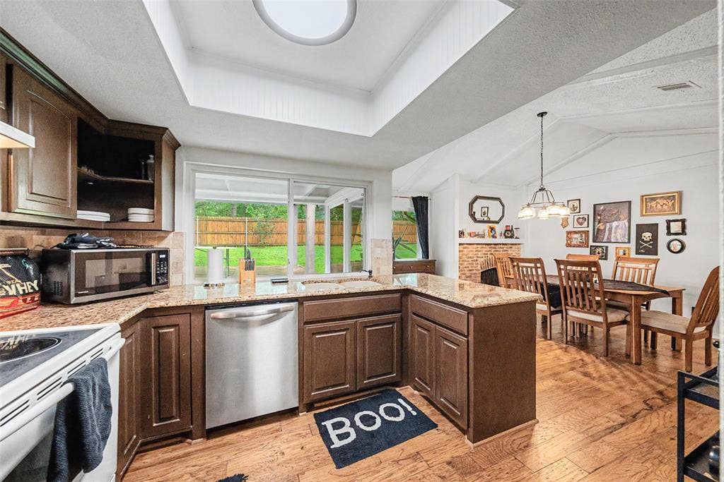 303 Shelmar Drive, Euless, TX 76039 303 Shelmar Drive, Euless, TX 76039