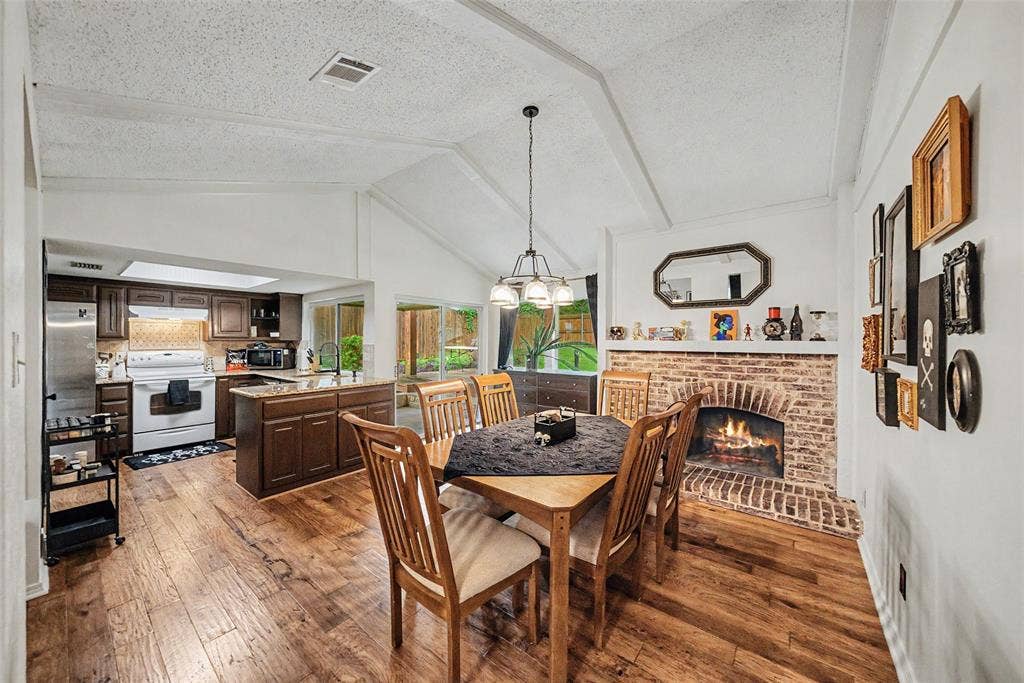 303 Shelmar Drive, Euless, TX 76039 303 Shelmar Drive, Euless, TX 76039