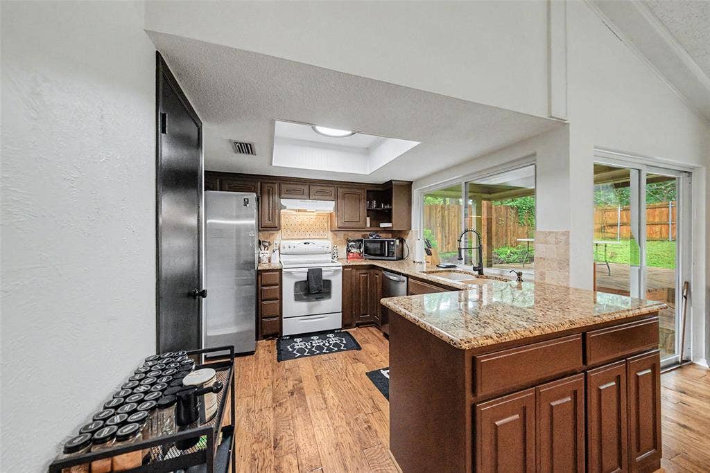 303 Shelmar Drive, Euless, TX 76039 303 Shelmar Drive, Euless, TX 76039