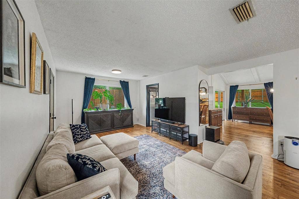 303 Shelmar Drive, Euless, TX 76039 303 Shelmar Drive, Euless, TX 76039