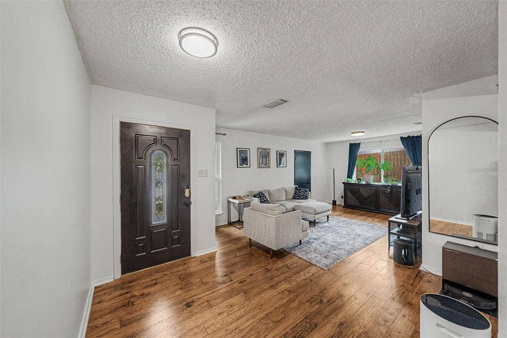 303 Shelmar Drive, Euless, TX 76039 303 Shelmar Drive, Euless, TX 76039