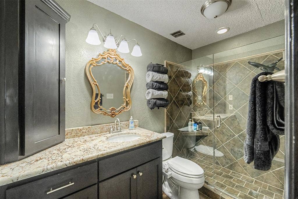 303 Shelmar Drive, Euless, TX 76039 303 Shelmar Drive, Euless, TX 76039