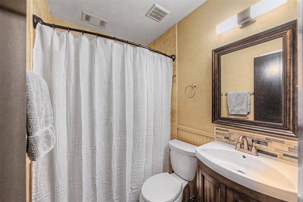 303 Shelmar Drive, Euless, TX 76039 303 Shelmar Drive, Euless, TX 76039