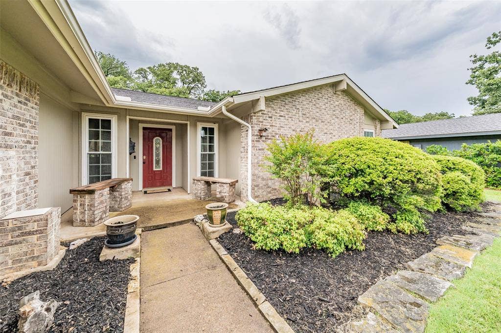 303 Shelmar Drive, Euless, TX 76039 303 Shelmar Drive, Euless, TX 76039