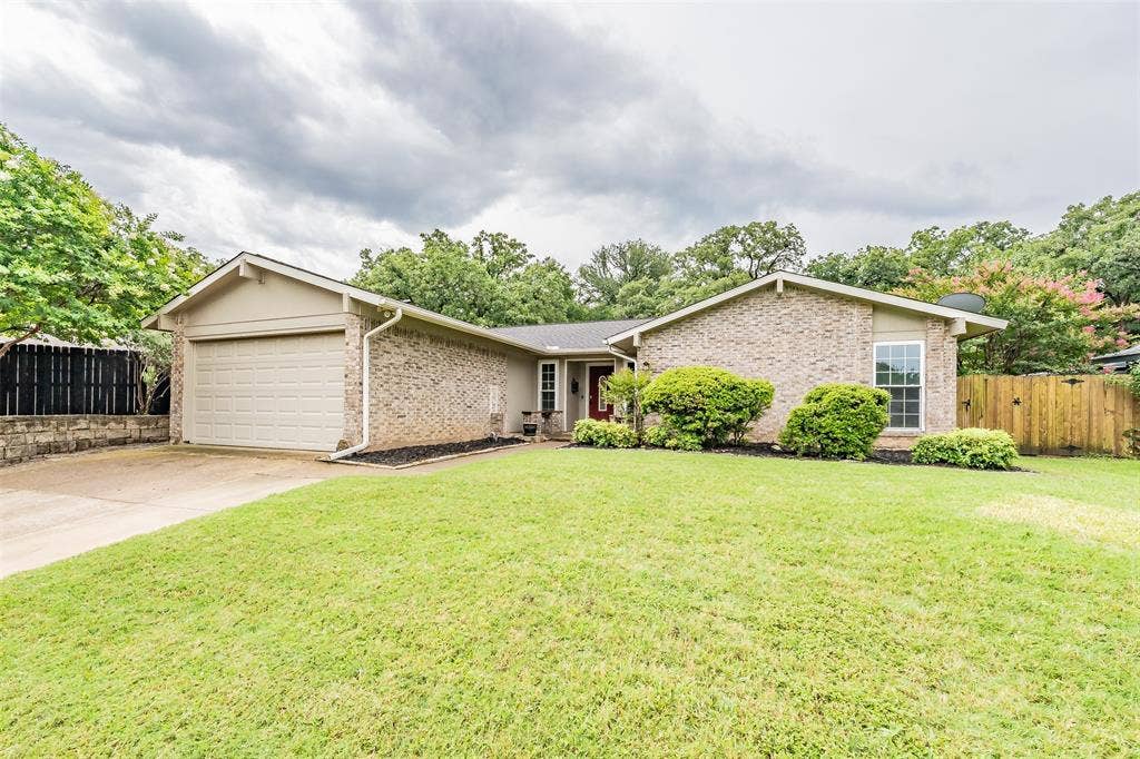 303 Shelmar Drive, Euless, TX 76039 303 Shelmar Drive, Euless, TX 76039
