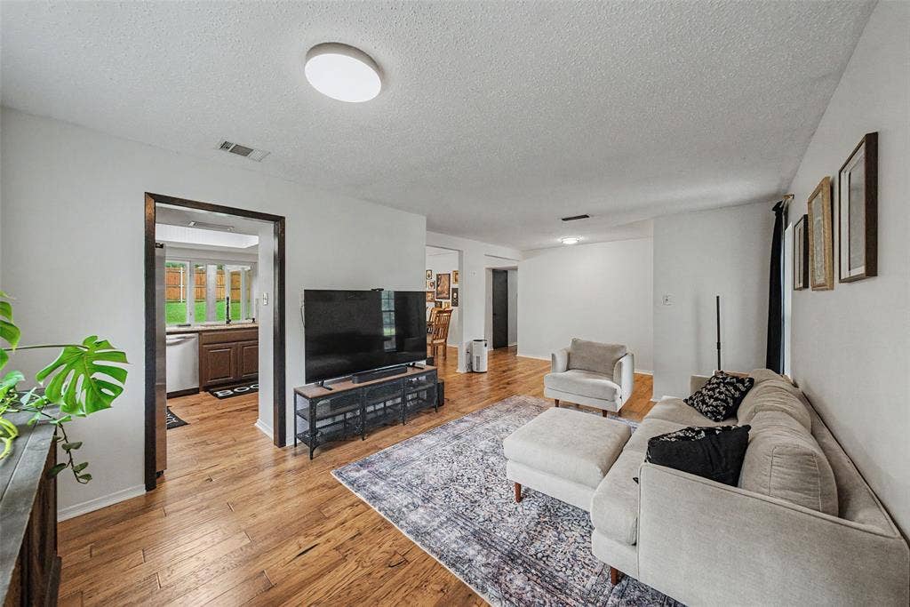 303 Shelmar Drive, Euless, TX 76039 303 Shelmar Drive, Euless, TX 76039