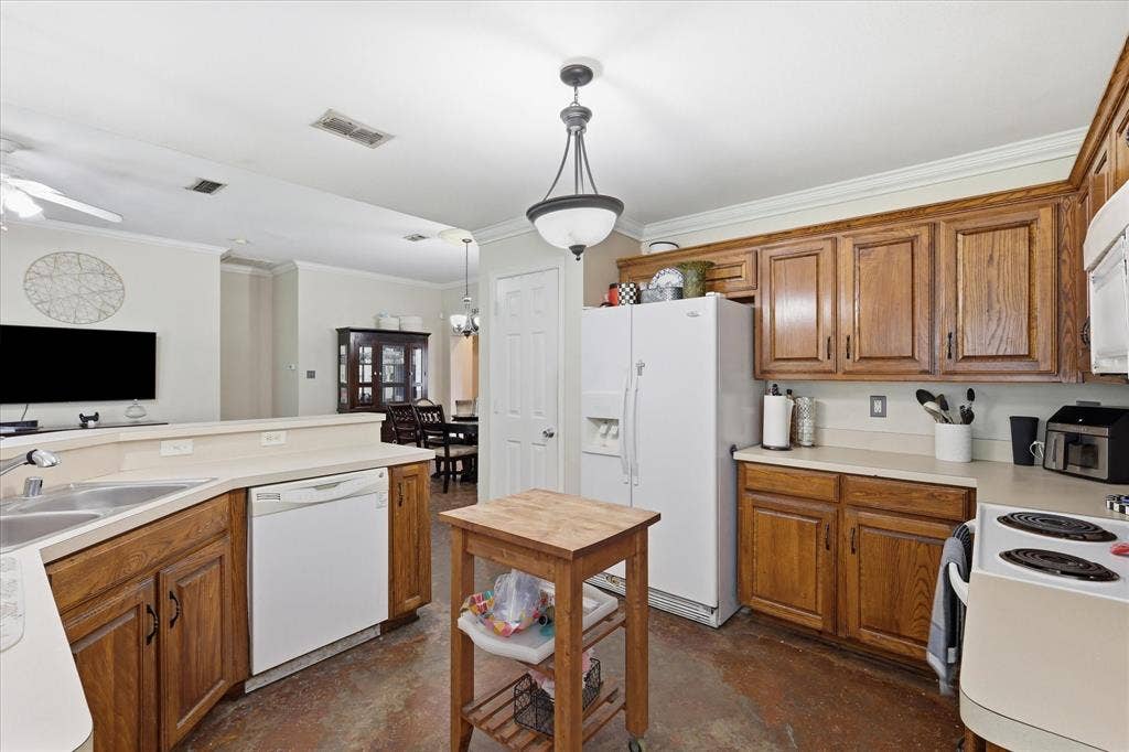 5002 Bayberry Drive, Arlington, TX 76017