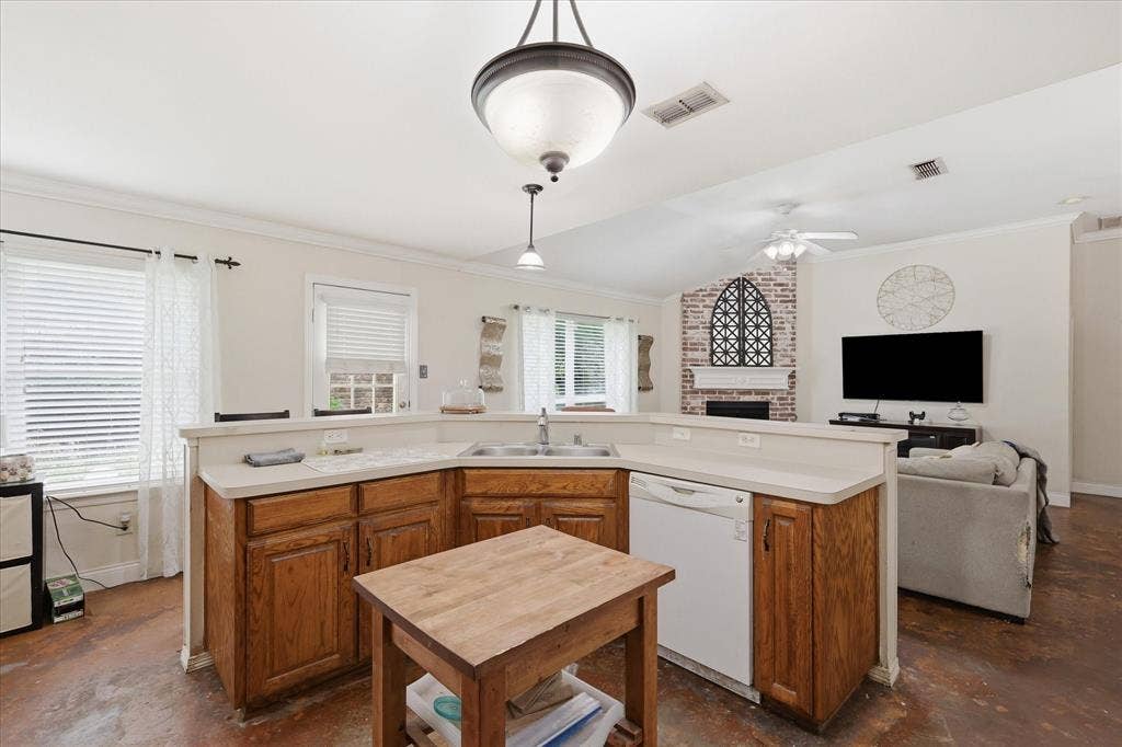 5002 Bayberry Drive, Arlington, TX 76017
