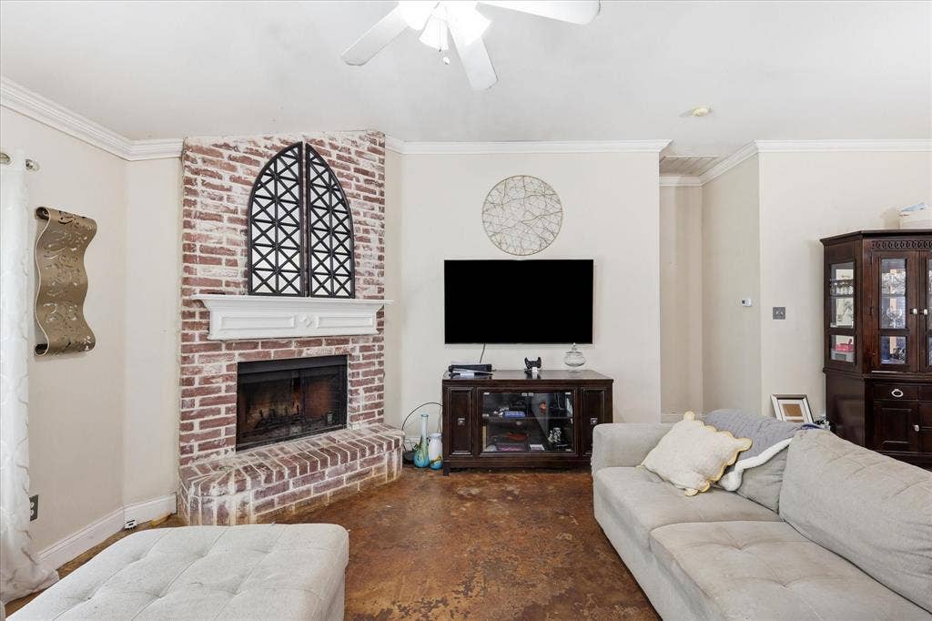 5002 Bayberry Drive, Arlington, TX 76017