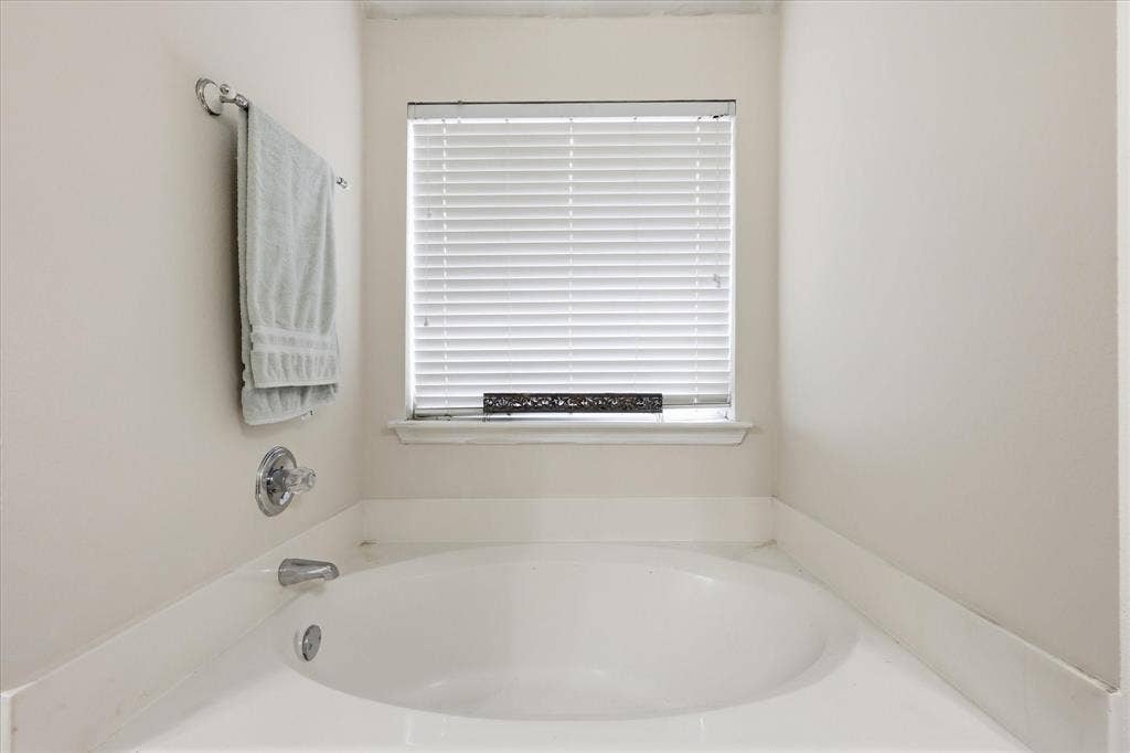 5002 Bayberry Drive, Arlington, TX 76017