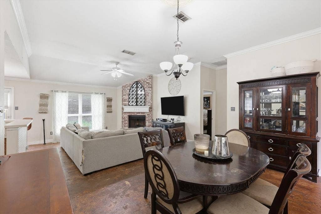 5002 Bayberry Drive, Arlington, TX 76017