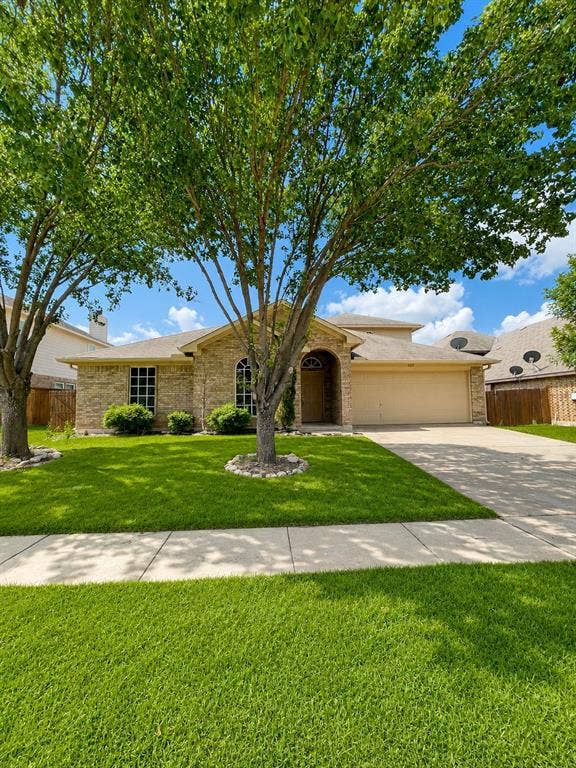 Property photo for 825 Forest Heights Drive, Fort Worth, TX