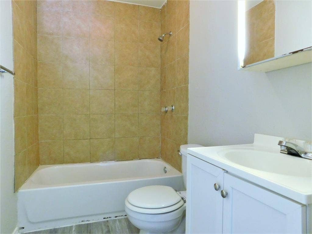 1014 Peak Street, Denton, TX 76201 1014 Peak Street, Denton, TX 76201