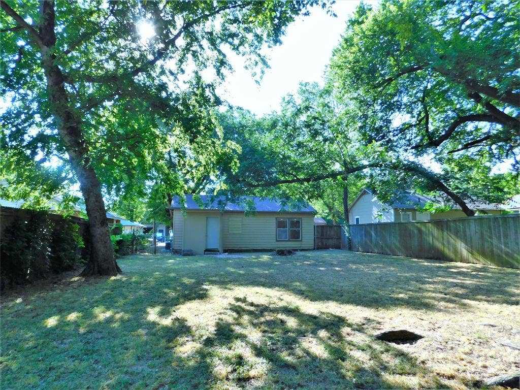 1014 Peak Street, Denton, TX 76201 1014 Peak Street, Denton, TX 76201