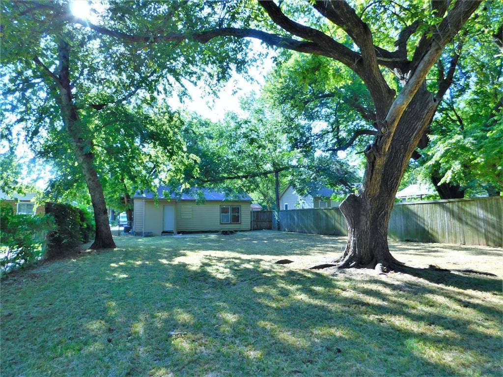 1014 Peak Street, Denton, TX 76201 1014 Peak Street, Denton, TX 76201