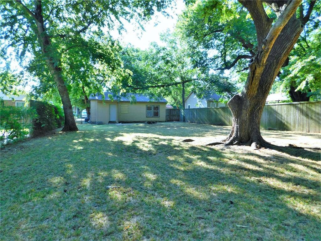 1014 Peak Street, Denton, TX 76201 1014 Peak Street, Denton, TX 76201