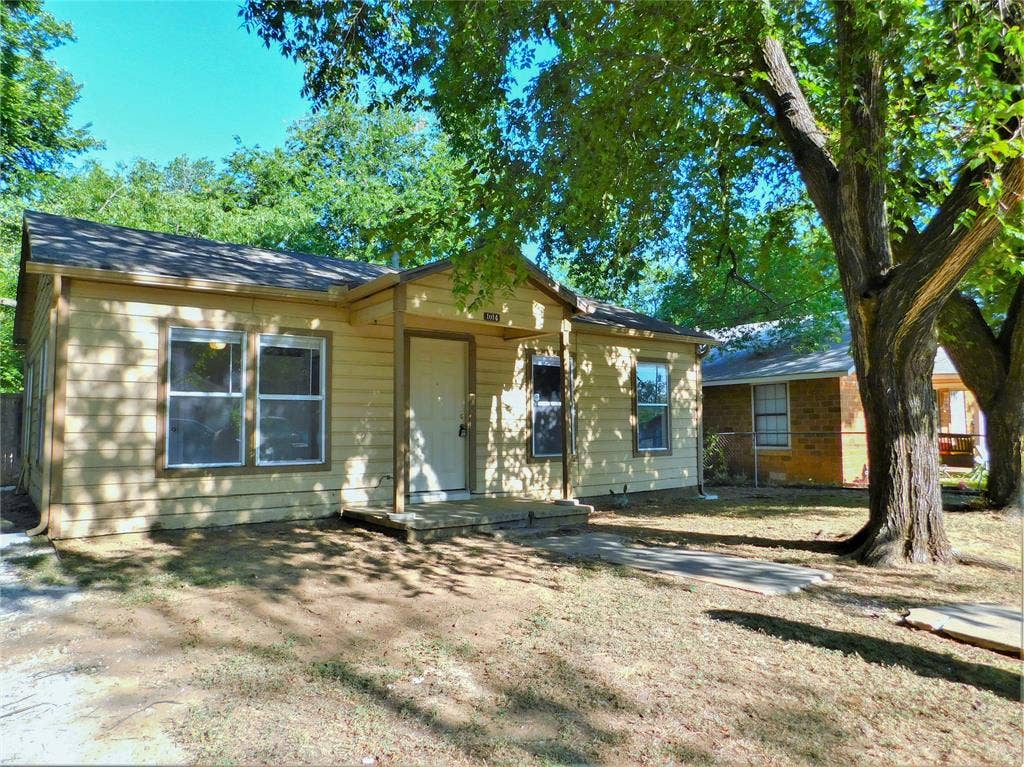 1014 Peak Street, Denton, TX 76201 1014 Peak Street, Denton, TX 76201