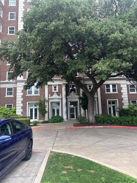 Property photo for 329 E Colorado Boulevard, #404, Dallas, TX