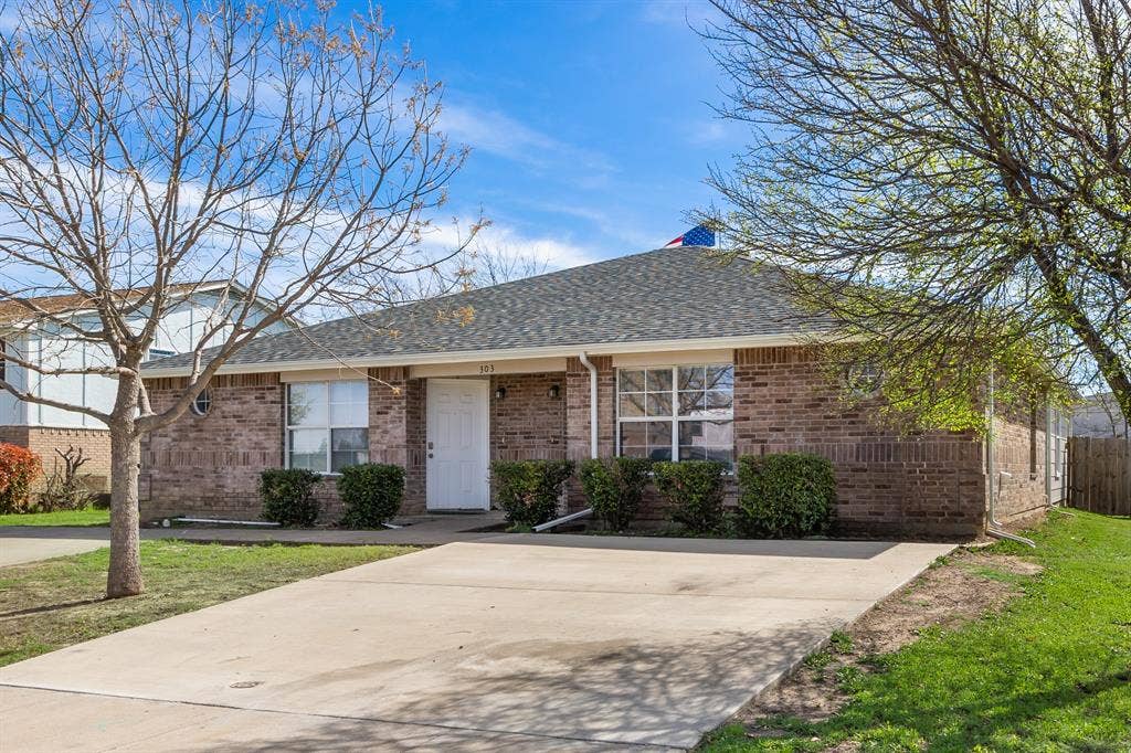 303 Kings Way Drive, #B, Mansfield, TX 76063 303 Kings Way Drive, #B, Mansfield, TX 76063