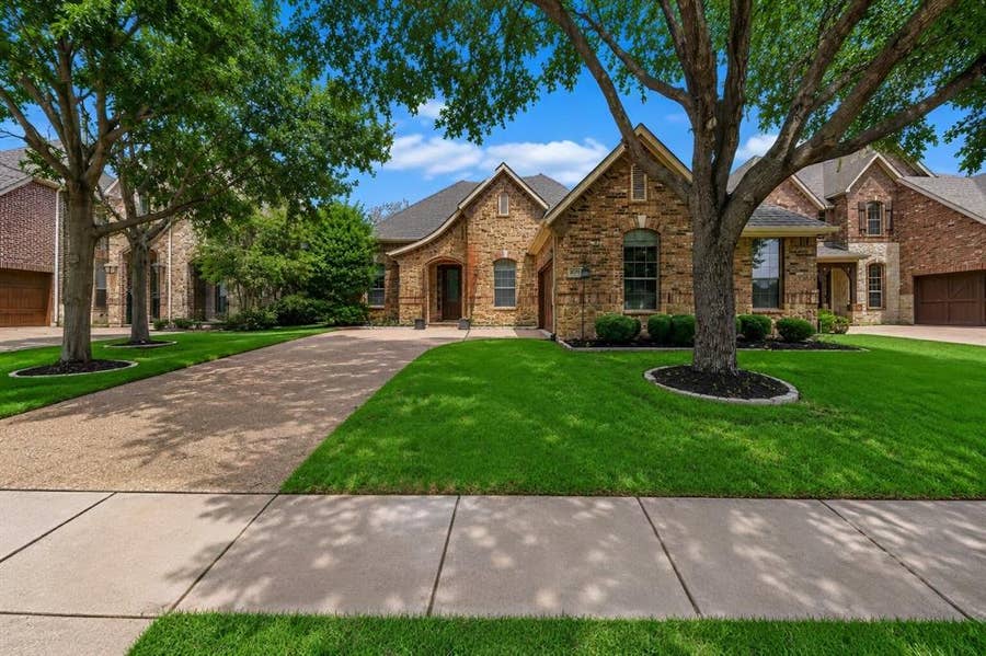 Property photo for 5833 Crescent Lane, Colleyville, TX