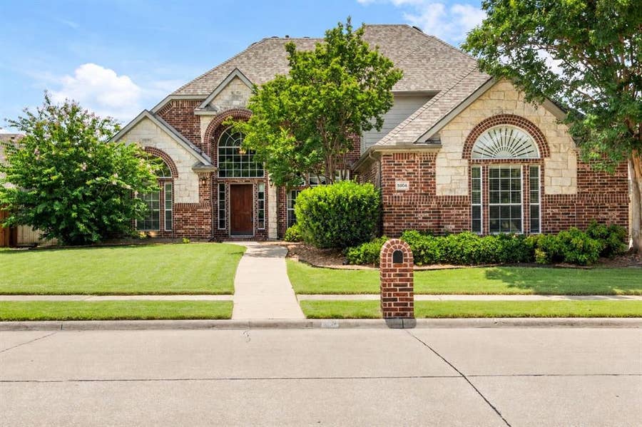 Property photo for 5904 Crestberry Lane, Sachse, TX