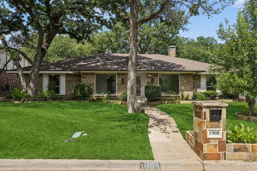 Property photo for 1908 Scarlett Court, Arlington, TX
