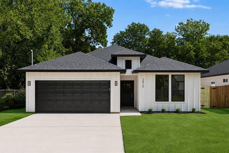 Property photo for 2810 Gillespie Street, Greenville, TX