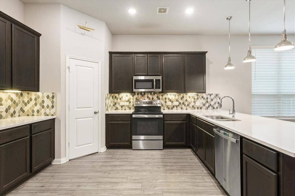 3613 Beutel Road, Waco, TX 76655 3613 Beutel Road, Waco, TX 76655