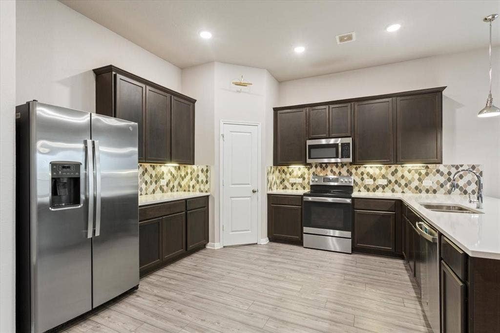 3613 Beutel Road, Waco, TX 76655 3613 Beutel Road, Waco, TX 76655