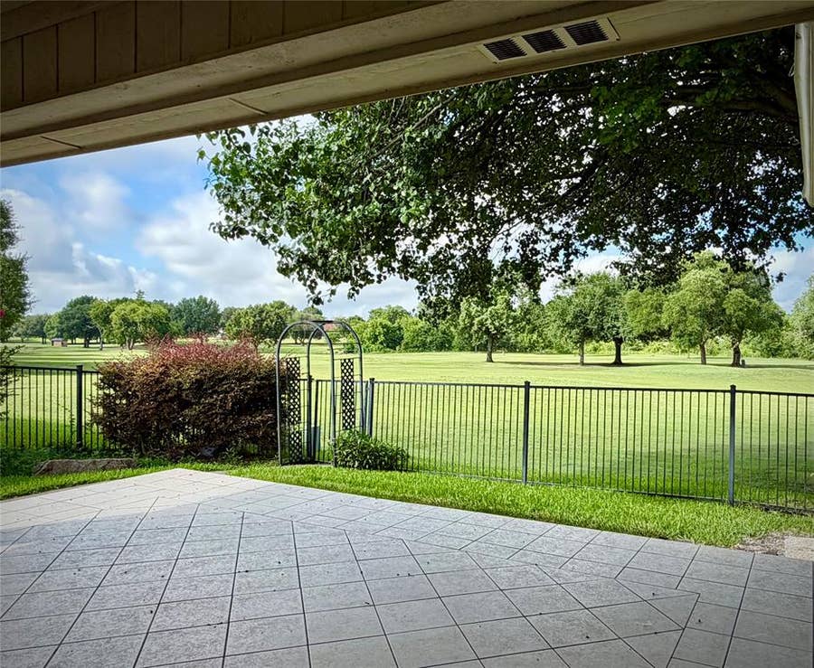 Property photo for 3212 Laurel Oaks Court, Garland, TX