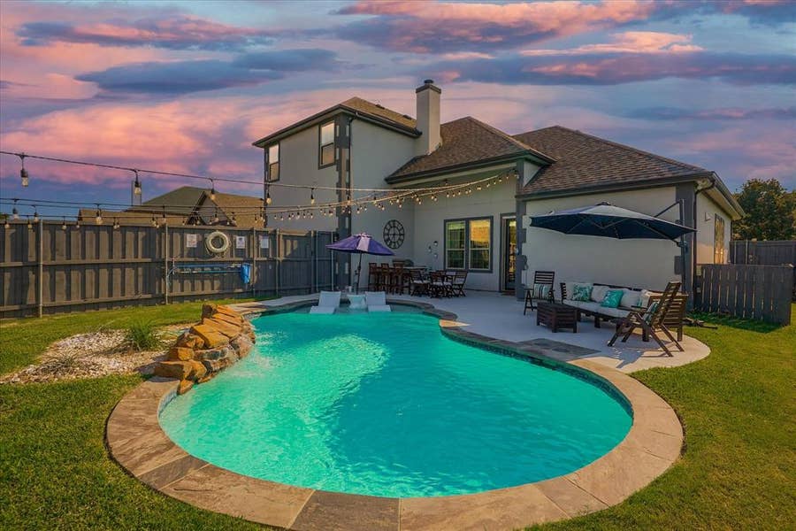 Property photo for 4713 Highgate Lane, Rowlett, TX
