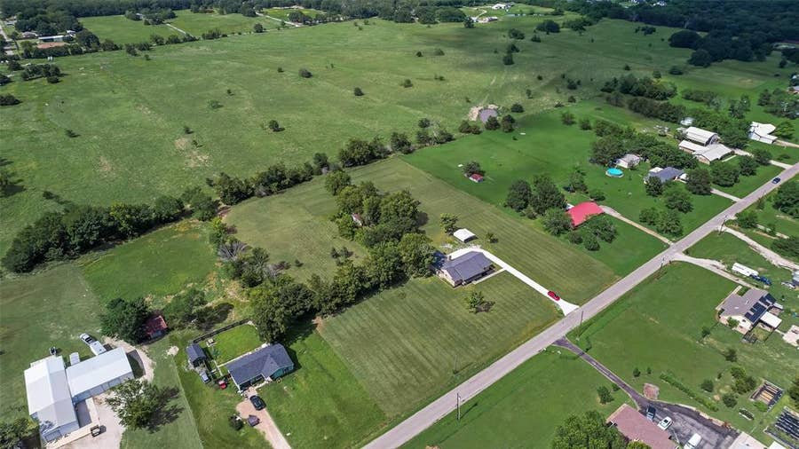 Property photo for 302 County Road 3320, Greenville, TX