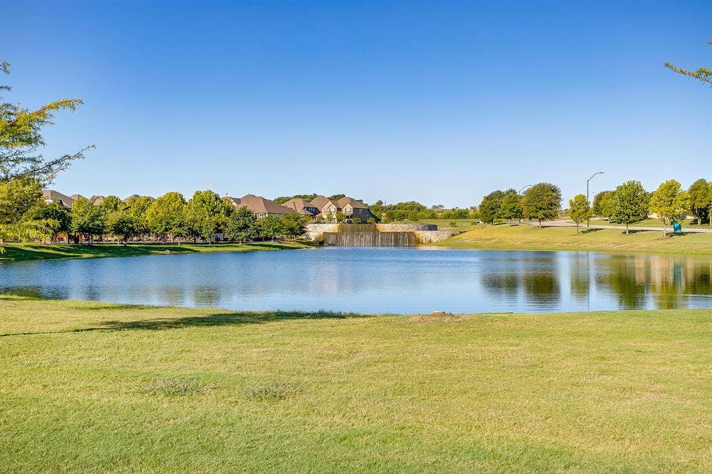 225 Palmerston Drive, Aledo, TX 76008 Community fishing pond