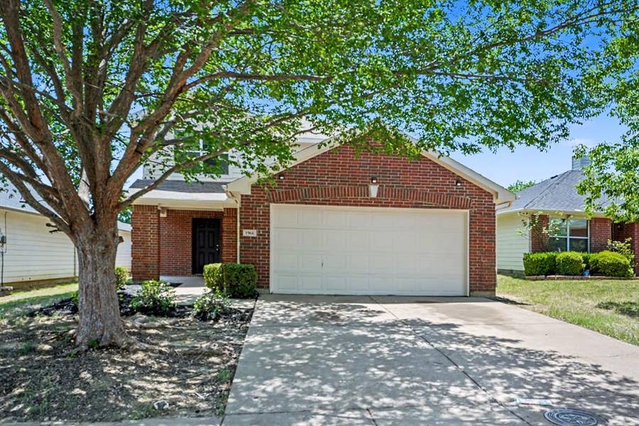 Property photo for 1966 Courtside Drive, Dallas, TX