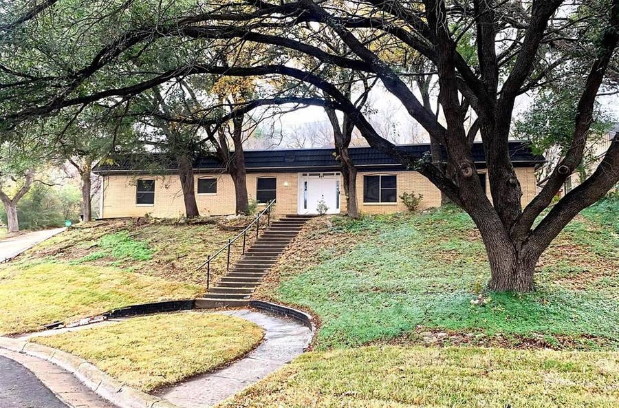 Property photo for 605 Blue Lake Drive, Fort Worth, TX