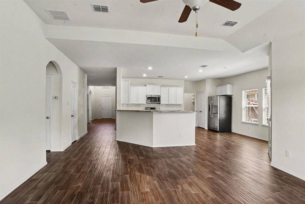 506 Robinson Way, Fate, TX 75189