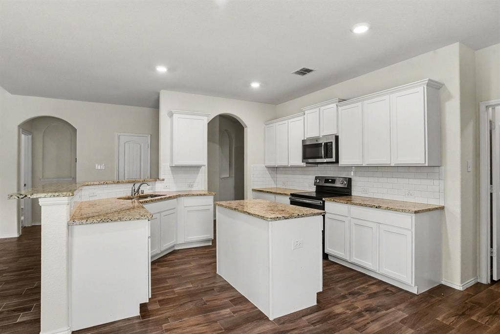 506 Robinson Way, Fate, TX 75189
