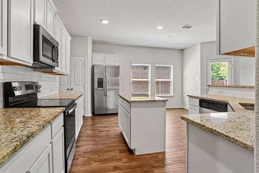 506 Robinson Way, Fate, TX 75189